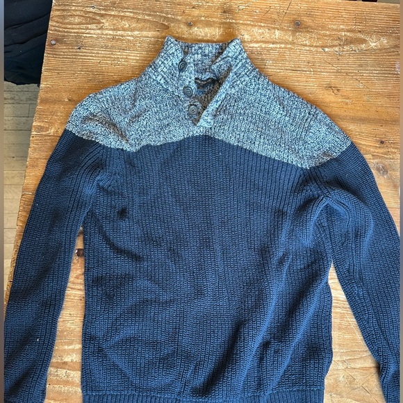 Two Toned Navy/Gray Men’s Banana Republic Knitted Sweater (medium) - Picture 1 of 2